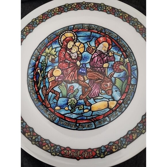VTG 1975 D'Arceau-Limoges Noel Vitrail Series "La Fuite En Egypte" Plate 8.5" - Picture 2 of 6